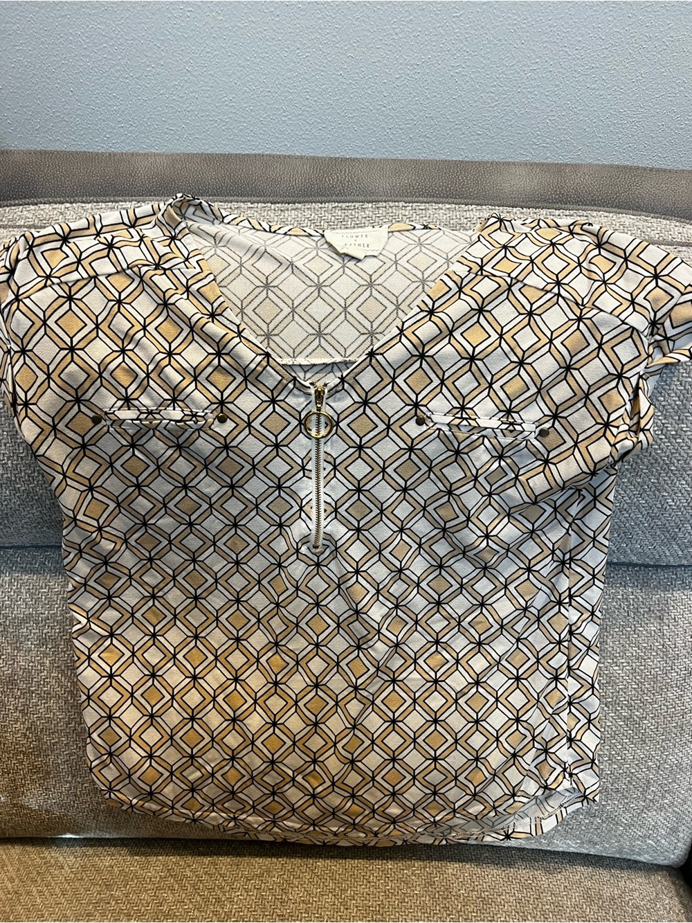 Short-Sleeve Zip-Neck Women's Top in Ivory and Gold